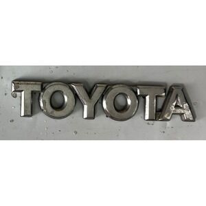 Toyota TOYOTA Emblem Badge‎ Chrome OEM Used